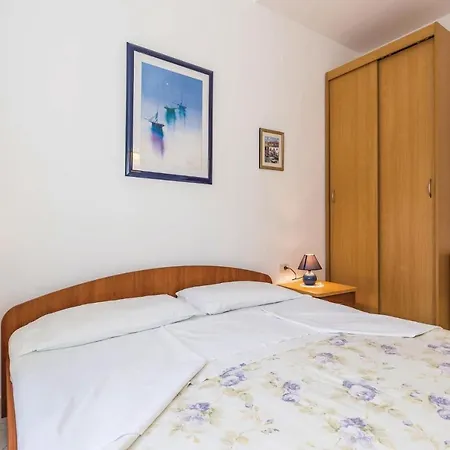 Lovely In With Kitchen Apartment *