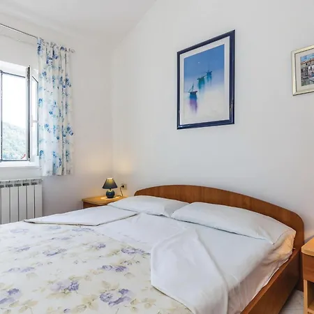 Lovely In With Kitchen Apartment