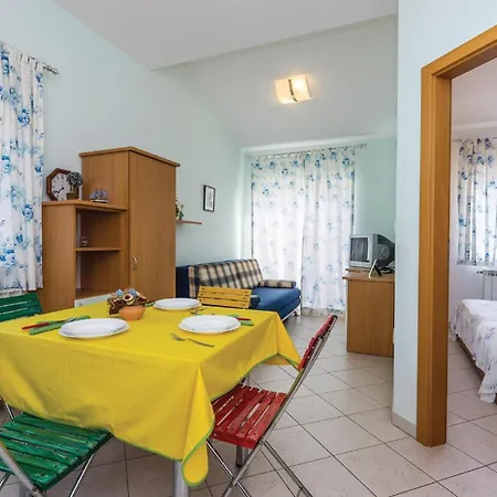Lovely In With Kitchen Apartment *
